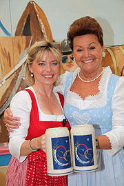 Münchens Tourismuschefin Dr. Gabriele Weishäupl, Kabarettistin Simone Solga (Foto: Martin Schmitz)